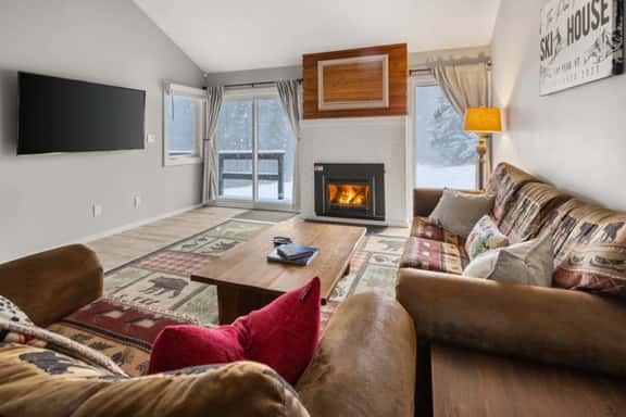 Jay Peak Luxury Tramside Condo | Ski-In/Out | Walk Everywhere | Steps to Waterpark | Dog Friendly - Image 1