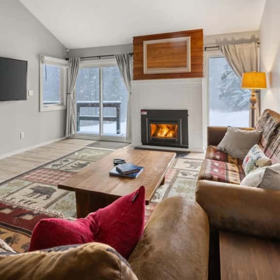 Jay Peak Luxury Tramside Condo | Ski-In/Out | Walk Everywhere | Steps to Waterpark | Dog Friendly - Image 1