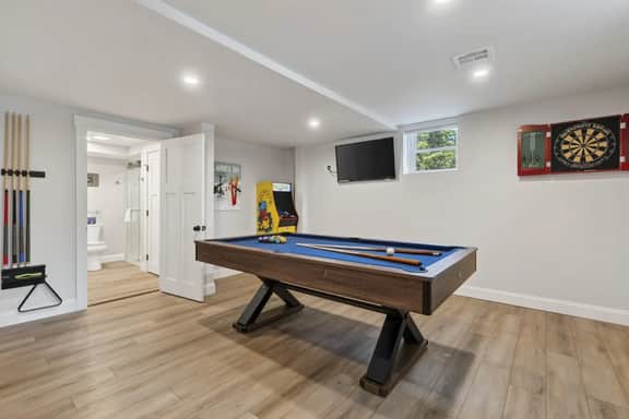 Seavey Compound: Location! Sleeps 26, 2 Hot Tubs, Game Rm, Dogs - Image 5