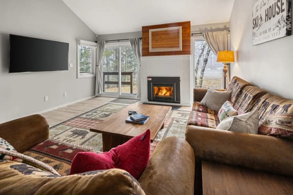 Jay Peak Luxury Tramside Condo | Ski-In/Out | Walk Everywhere | Steps to Waterpark | Dog Friendly - Image 1